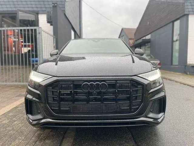 AUDI Q8 Image 1